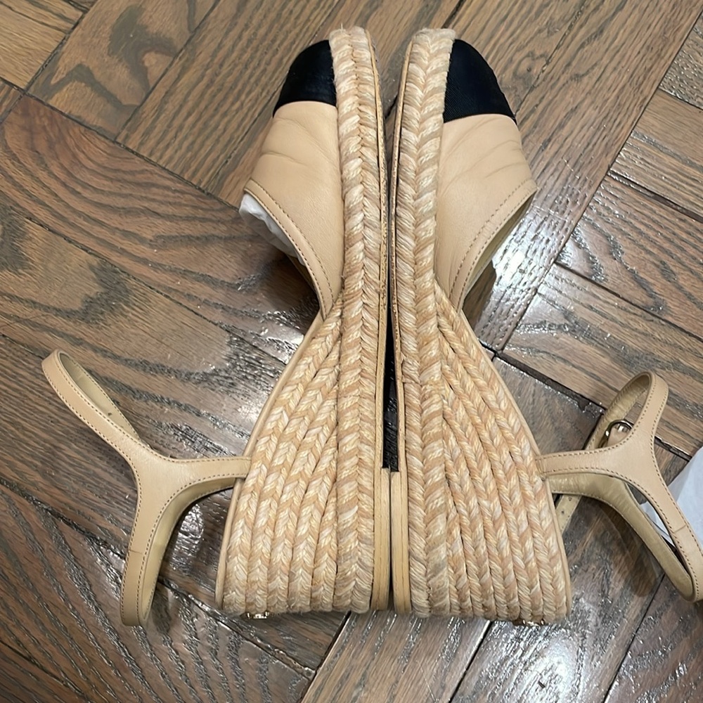 CHANEL Espadrilles Sandals Black Beige Wedge CC Captoe - Picture 9 of 9